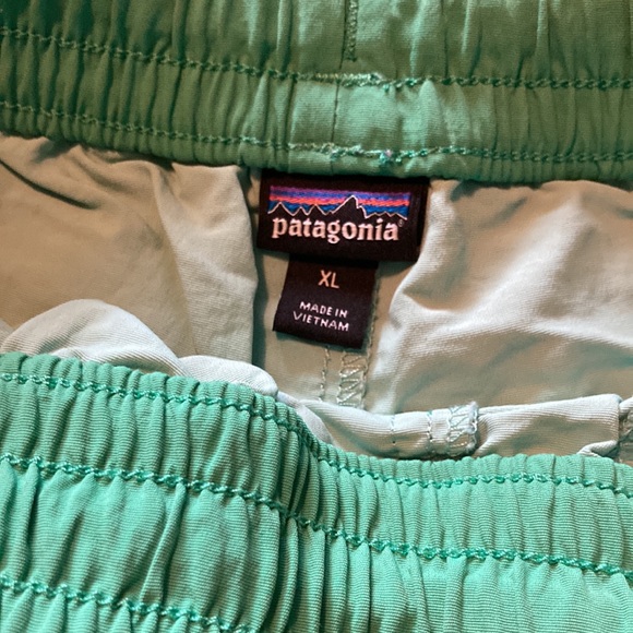 Light green Patagonia shorts - Picture 2 of 2